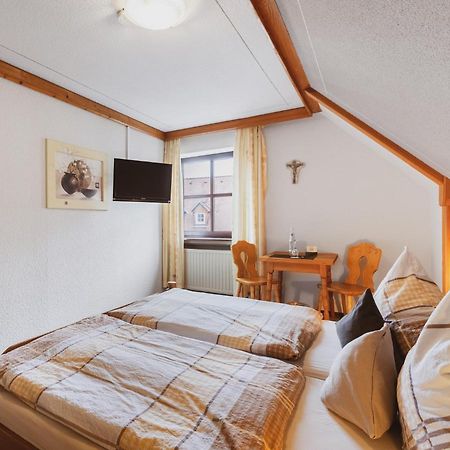 Fremden- Und Monteurzimmer "Zum Ochsen" Flieden Exterior foto